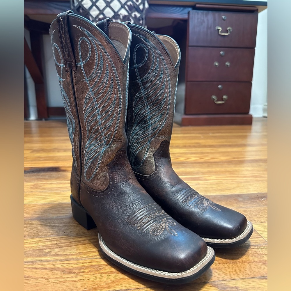 Women’s Ariat square toe boots